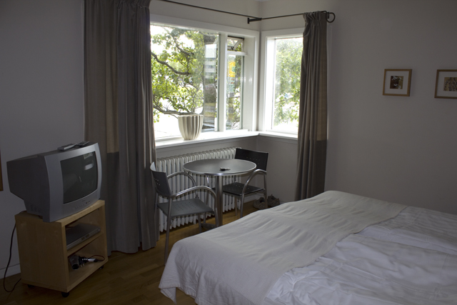 2011-07-08_17-40-15 island.jpg - Unser kleines nettes Zimmer im Gistiheimili Snorra in Reykjavik